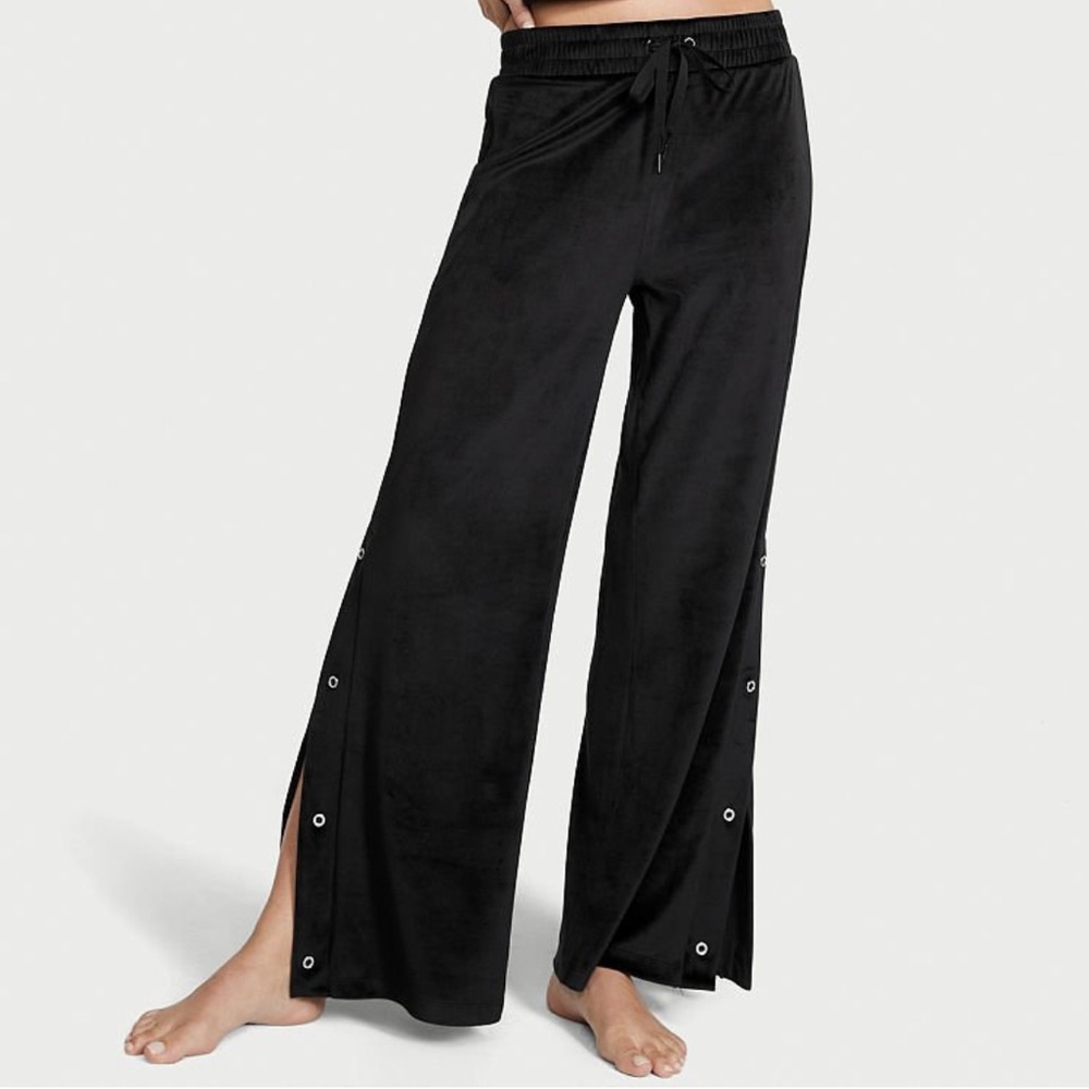 V S pants